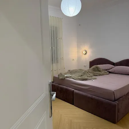 House Of Liza - Elegant 2br In *