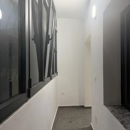 House Of Liza - Elegant 2br In